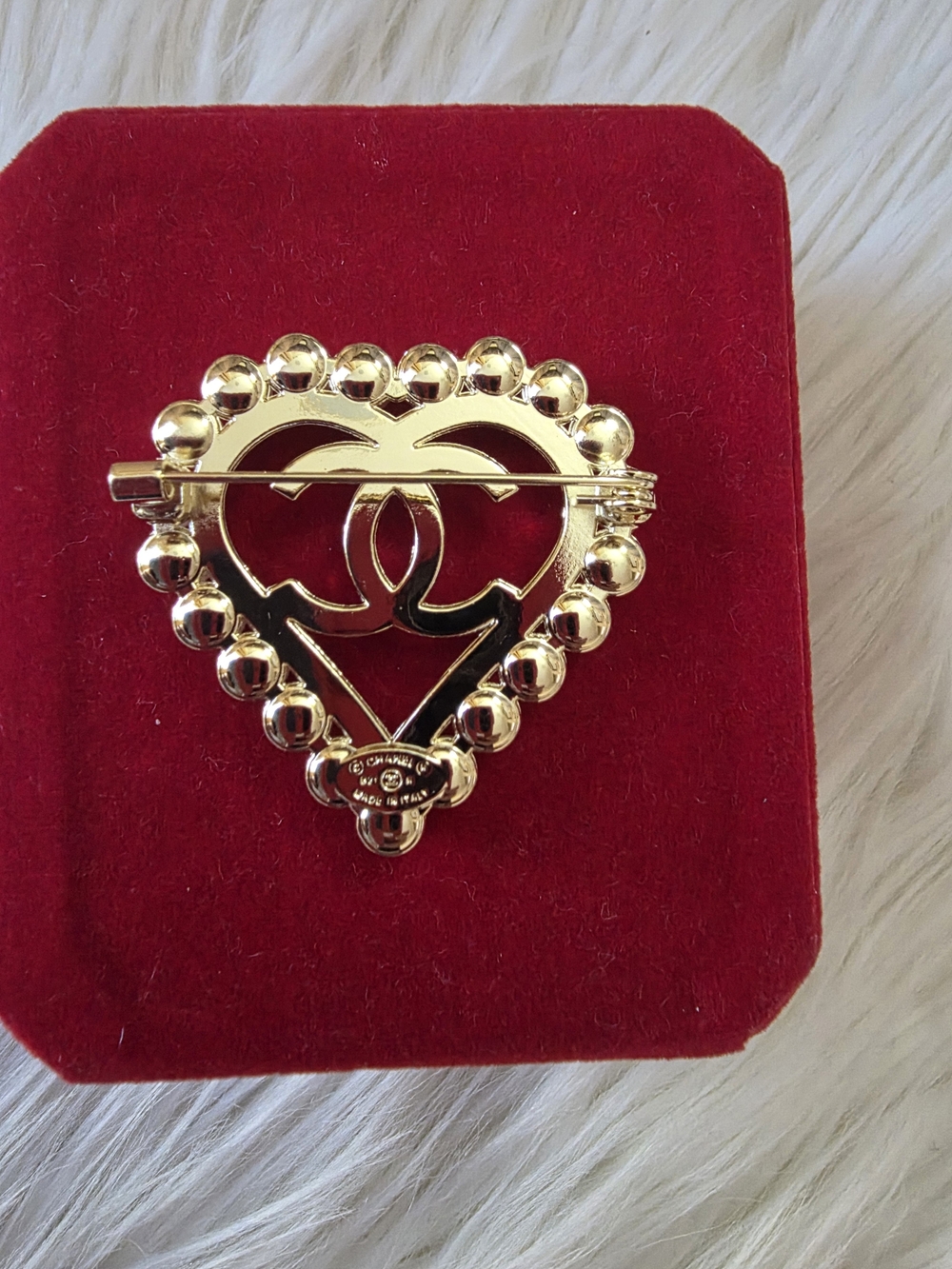 Heart Pearl Brooch - Elegant Gold-Tone Accent - Picture 3 of 5